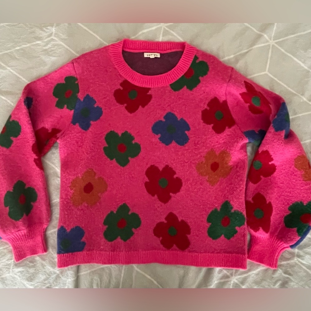 ☀️SALE☀️VGC Cozy floral patterned crewneck pullover sweater. Size Medium 💕💚♥️💙🧡